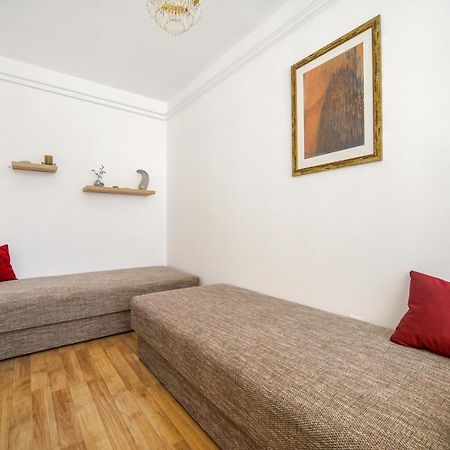 Illy Apartman Apartment Егер Екстериор снимка