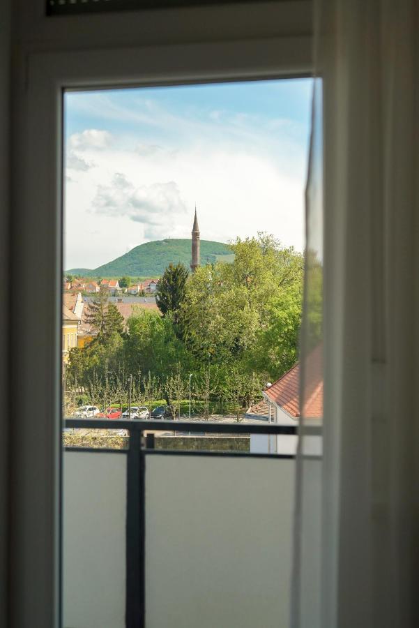 Illy Apartman Apartment Егер Екстериор снимка