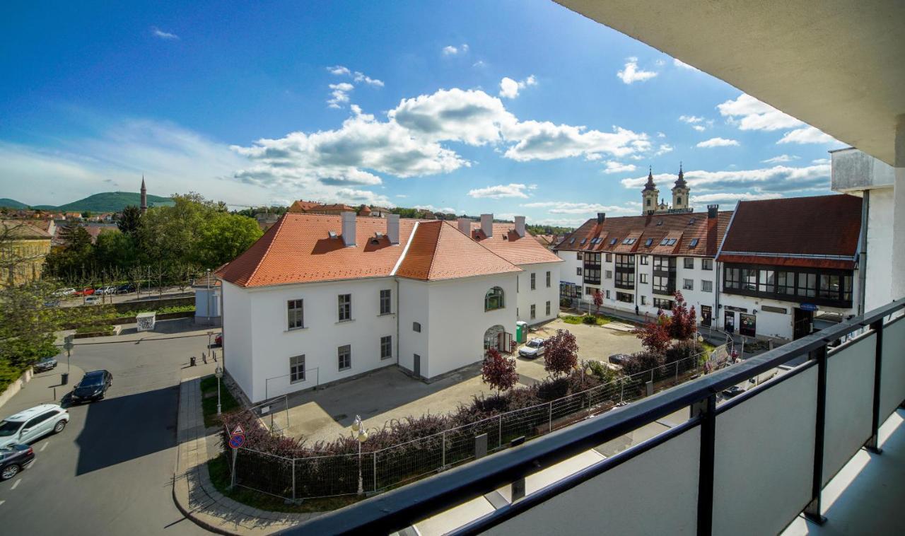 Illy Apartman Apartment Егер Екстериор снимка